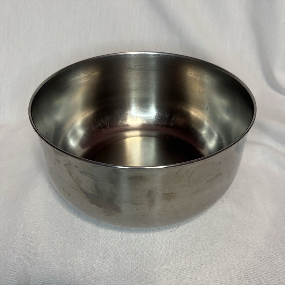 Stainless Steel Mixing Bowl 8 in Diameter Silver Solid